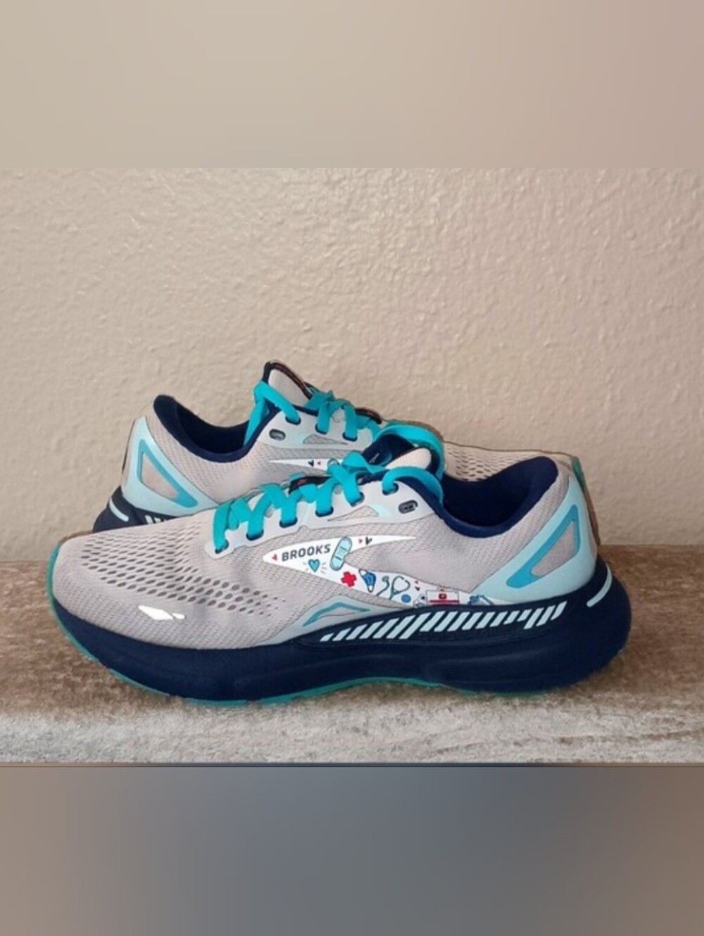 Brooks Adrenaline GTS 23 'Hero